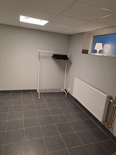 Entré och hall i lilla fritidslokalen.
